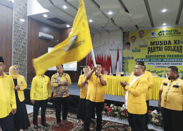 Tommy Irawan Sandra resmi terpilih secara aklamasi sebagai Ketua Dewan Pimpinan Daerah (DPD) Partai Golkar Kabupaten Pasaman Periode 2025–2030. IST
