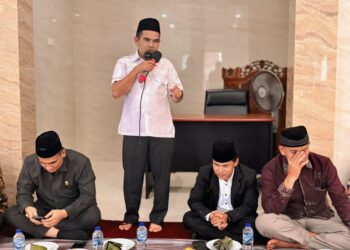 Wabup Candra Ikut Makan Sadaun Suku Koto di Nagari Koto Sani
