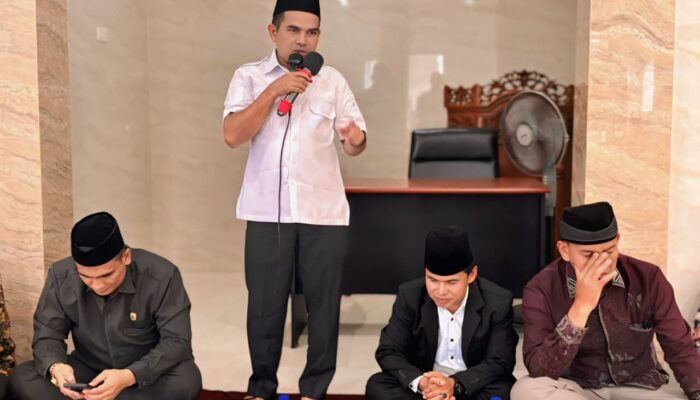 Wabup Candra Ikut Makan Sadaun Suku Koto di Nagari Koto Sani