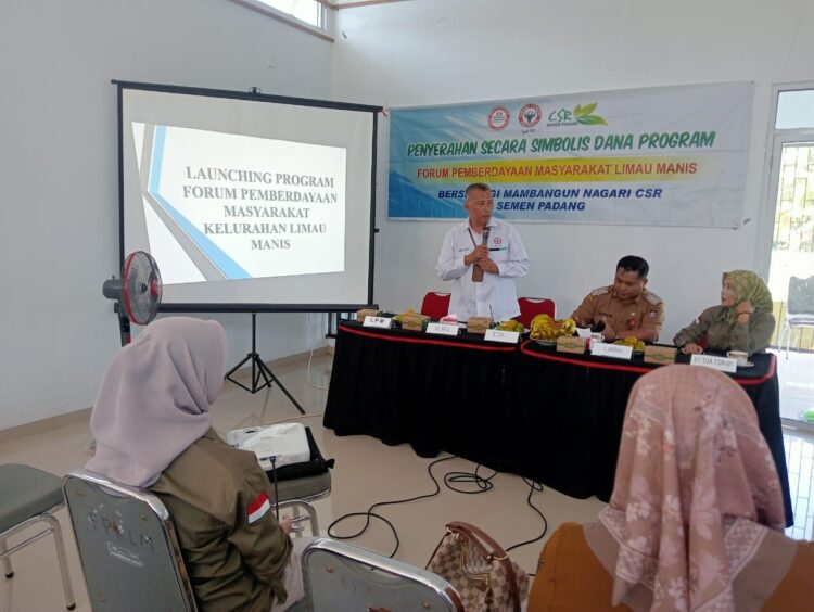 PT Semen Padang kembali menegaskan komitmennya terhadap pemberdayaan masyarakat melalui peluncuran Program Basinergi Mambangun Nagari (BMN) 2025 di Kelurahan Limau Manis, Kecamatan Pauh, Kota Padang, Selasa (7/10). IST