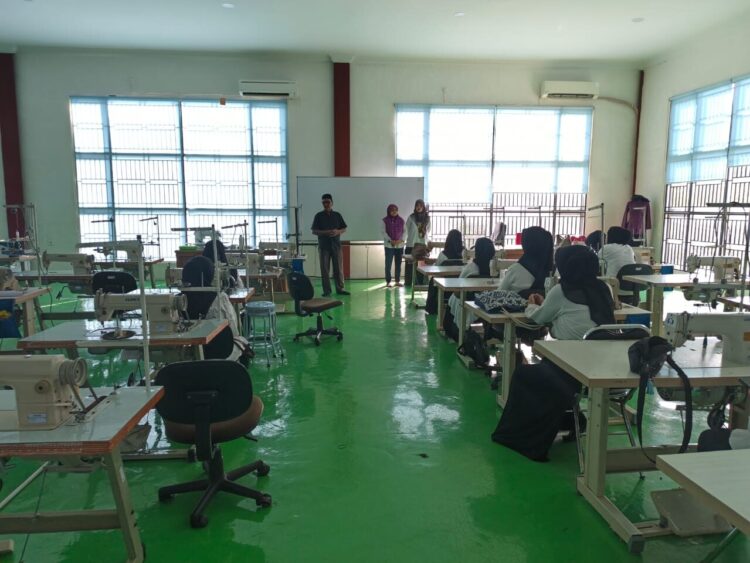 PT Semen Padang terus memperkuat perannya dalam mendorong kemandirian ekonomi masyarakat melalui program Basinergi Mambangun Nagari (BMN). IST