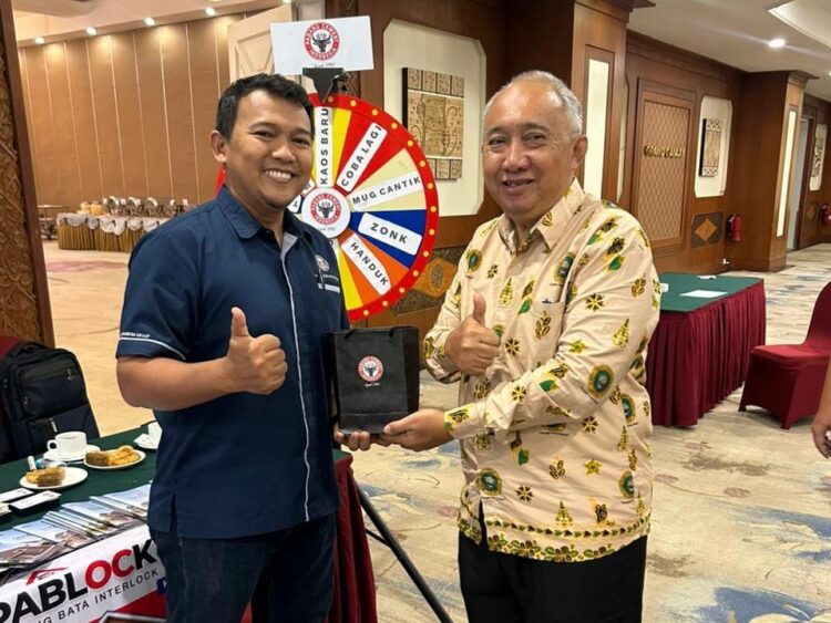 Pada Rapat Kerja Daerah (Rakerda) Real Estate Indonesia (REI) Khusus Batam 2025 di Planet Holiday Hotel & Residence, Kamis (13/11), SEPABLOCK menjadi salah satu stan teknologi konstruksi yang paling banyak dikunjungi pengembang. IST