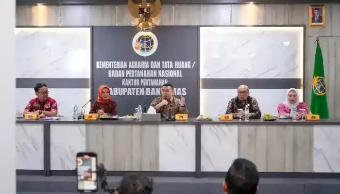Tinjau Kantah Kabupaten Banyumas, Wamen Ossy Tekankan Pentingnya Peningkatan Kualitas Layanan