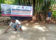 Warga Rimbo Gaek Cor Jalan Rusak Secara Swadaya, PT Semen Padang Turut Membantu