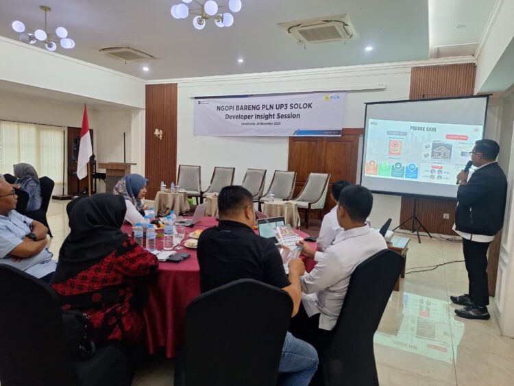 Produk inovatif bata interlock SEPABLOCK dari PT Semen Padang dipresentasikan pada kegiatan NGOPI BARENG PLN UP3 SOLOK, Developer Insight Session yang digelar PLN UP3 Solok di Kota Sawahlunto, Senin (24/11). IST