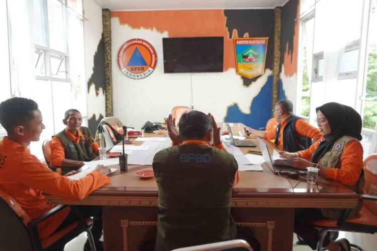 Pemerintah Kabupaten Solok Selatan melalui Badan Penanggulangan Bencana Daerah (BPBD) melaksanakan gladi kesiapsiagaan bencana sebagai tindak lanjut surat Menteri Dalam Negeri terkait peringatan potensi bencana alam yang melanda Sumatera Barat, termasuk Solok Selatan, Selasa (25/11). IST