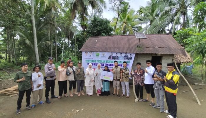 Baznas Padang Pariaman Salurkan Bantuan RTLH untuk Warga Kurang Mampu