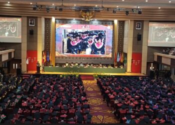 Unes-AAI Padang Wisuda 1.211 Lulusan, Rektor Pesan Saatnya Mengabdi untuk Bangsa dan Negara
