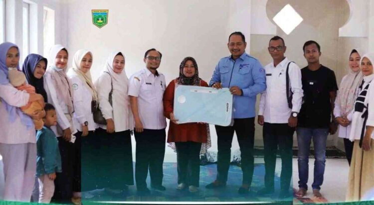 Sinergi dengan Pemko Padang Panjang, Bank Nagari Bantu Fasilitas Posyandu di Silaing Bawah. IST