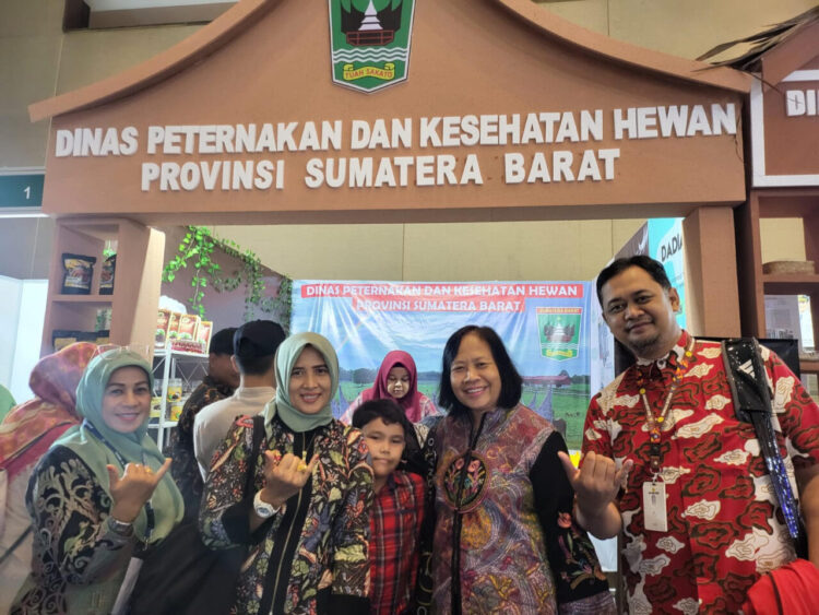 Stand Disnakeswan ramai pengunjung. IST