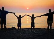 Yuk Evaluasi Kesehatan Anggota Keluarga saat Musim Hujan Sebelum Berlibur 