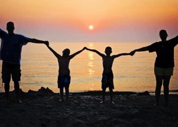 Yuk Evaluasi Kesehatan Anggota Keluarga saat Musim Hujan Sebelum Berlibur 