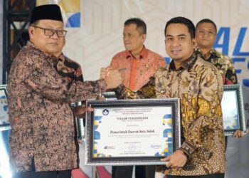 Komitmen Tingkatkan Gizi Siswa, Pemko Solok Terima Penghargaan BBPMP Sumbar
