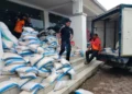 BNPB Kirim 100 Ton Beras dan Mi Instan ke Korban Bencana di Agam