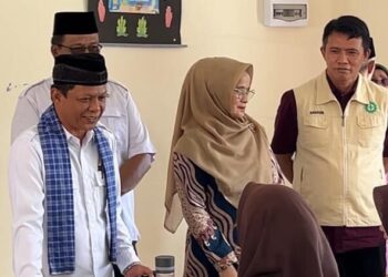 Ridwan Dt. Tumbijo Serahkan Bantuan Sarana Prasarana untuk SMAN 2 Lubuk Basung