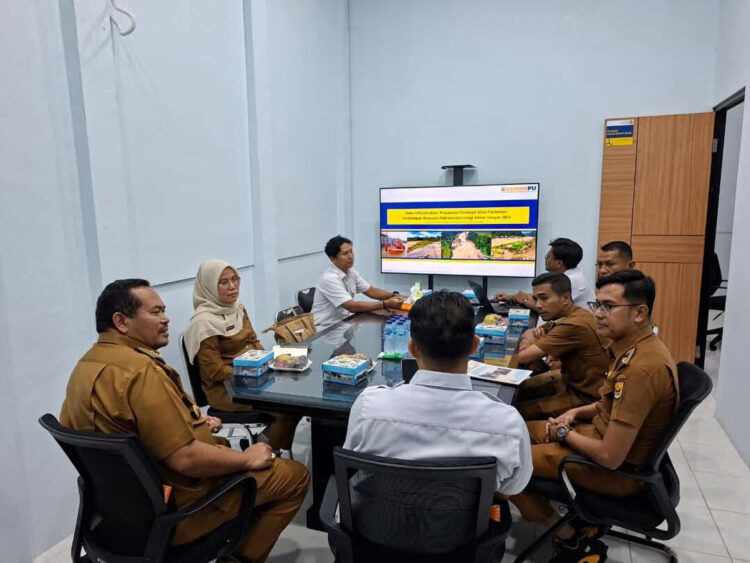 Kunjungan Wali Kota Pariaman, Yota Balad, ke Kantor Balai Penataan Bangunan, Prasarana dan Kawasan (BPBPK) Sumatera Barat, Selasa (9/12). MITHA