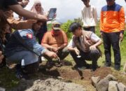 Peletakan Batu Pertama, Willie Salim dan Ustaz Derry Bangun 10 Rumah Korban Bencana di Padang Panjang