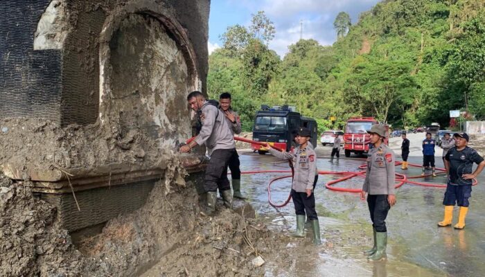 Material Longsor Mulai Teratasi, Tim Gabungan Fokus Pulihkan Akses Jembatan Kembar Padang Panjang