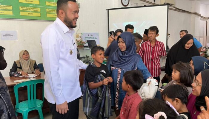 Warga Padang Antusias Antarkan Putranya Ikut Khitanan Gratis di Baznas