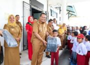 Yota Balad Serahkan Perlengkapan School Kids bagi Peserta Didik