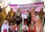 Sekolah Hanyut Disapu Banjir, Pelajar SDN 49 Batang Kabung Terima Bantuan School Kit