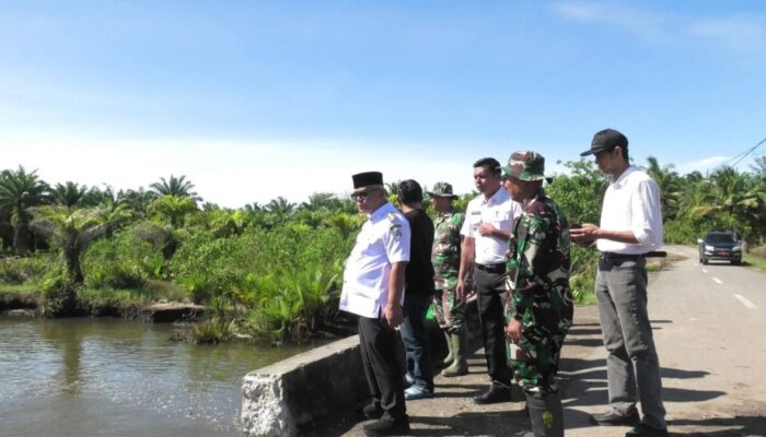 Bupati Yulianto Tinjau Perbaikan Jalan Poros Ranah Pasisie–Suak Maligi