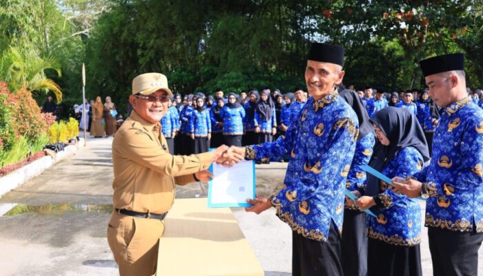 1.758 PPPK Paruh Waktu di Padang Pariaman Terima SK