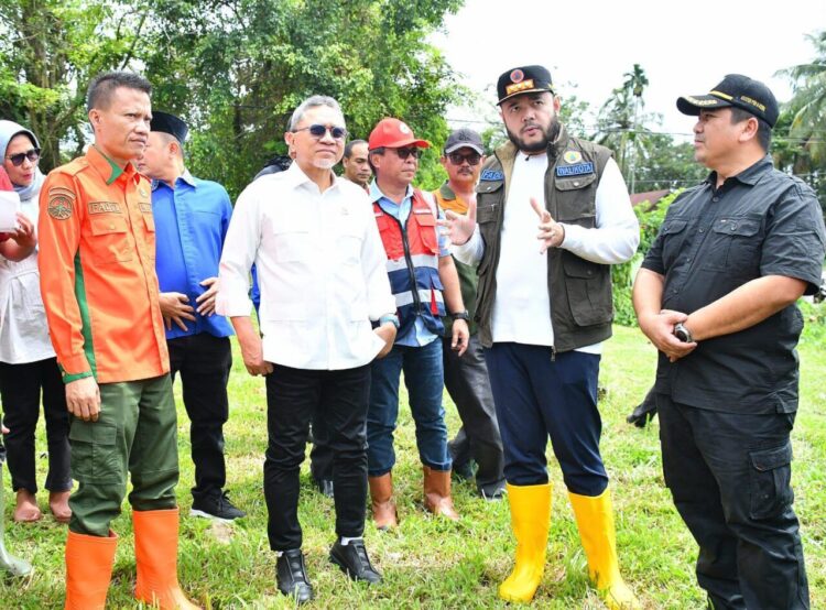 Kunjungan Menko Pangan, Zulkifli Hasan didampingi Wali Kota Padang, Fadly Amran dan OPD lain di lingkup Pemprov Sumbar. IST