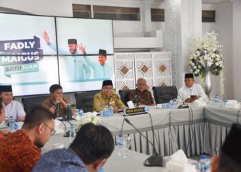 Wawako Maigus Nasir saat memimpin Rapat Pembentukan Pengurus KDEKS Kota Padang yang digelar di Palanta Rumah Dinas Wali Kota Padang, Senin (29/12). IST