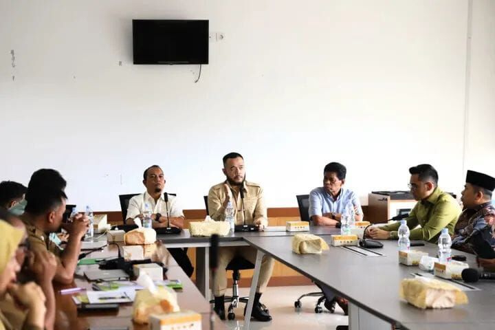 Rapat Koordinasi Penanganan Banjir Bandang Kota Padang yang digelar di Kantor DPRD Kota Padang, Selasa (16/12). IST