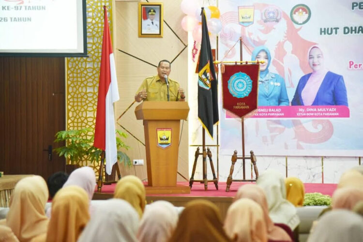 Wali Kota Pariaman Yota Balad memberikan arahan dalam kegiatan Peringatan Hari Ibu ke-97 di Kota Pariaman , Senin (22/12).MITHA MELANIE PUTRI