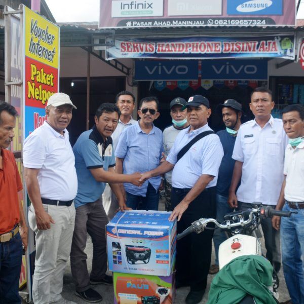 Hotel Sakura Syariah ikut membantu para korban bencana banjir bandang di Kabupaten Agam, Rabu (3/12). IST