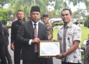 Pemkab Agam Beri Penghargaan Wajib Pajak Disiplin