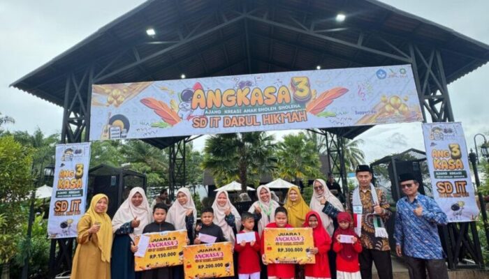 SD Darul Hikmah Pasbar Asah Bakat Senin dan Kreatifitas Siswa