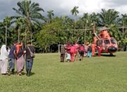Longsor Palembayan, PMI Bantu 8 Pasien untuk Dirujuk ke RSUD Lubuk Basung Menggunakan Helikopter