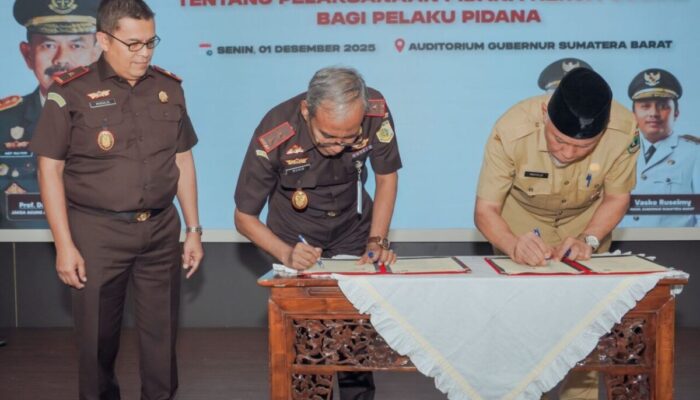 Kejati bersama Pemprov Sumbar Lakukan MoU terkait Pelaksanaan Pidana Kerja Sosial