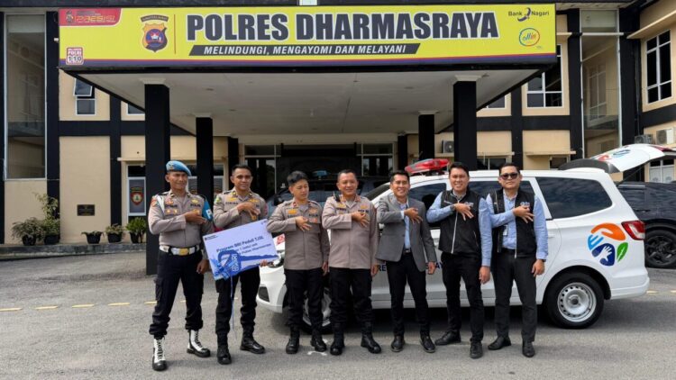 Bank Rakyat Indonesia (BRI) melalui Branch Office Dharmasraya menyerahkan bantuan satu unit ambulans kepada Polres Dharmasraya , Senin (1/12).DOK AFRIANITA