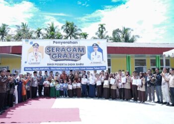 Pemkab Solsel Bagikan 5.860 Stel Seragam Gratis di KPGD