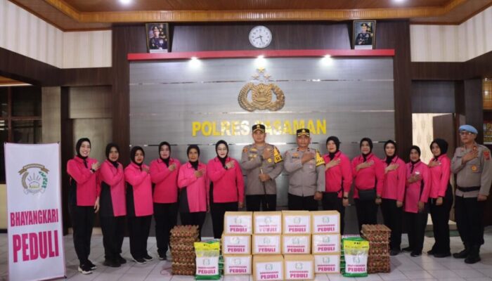 Bhayangkari Pasaman Salurkan Bantuan untuk Korban Bencana di Kecamatan Bonjol