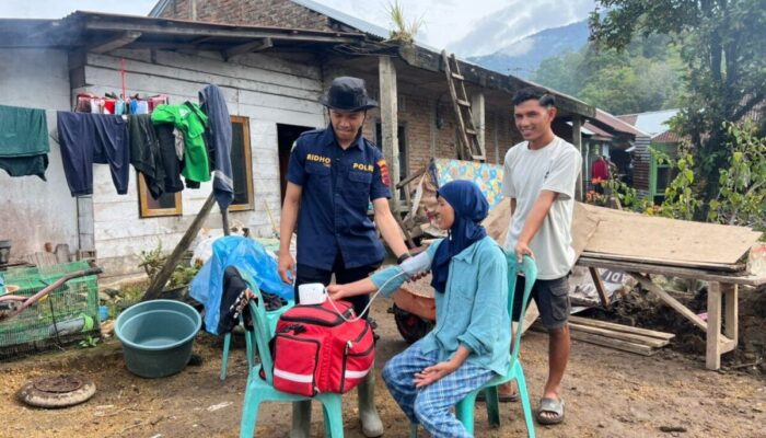 Tim Dokkes Polresta Bukittinggi, Layani Korban Bencana Alam Secara Door to Door