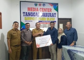 Telkom Indonesia Salurkan Bantuan untuk Warga Terdampak Banjir dan Longsor di Pesisir Selatan
