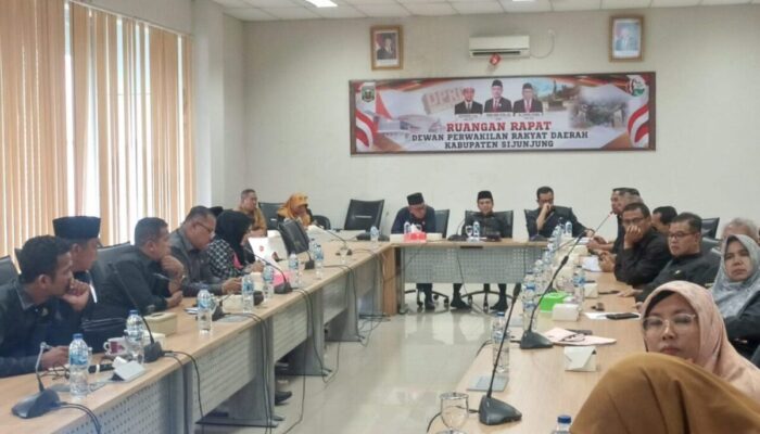 DPRD Sijunjung Rapat Banggar Bahas Evaluasi Gubernur Terhadap APBD Tahun 2026