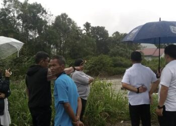 Welly Suhery Cek Lokasi Luapan Sungai, Alat Berat Segera Dikerahkan