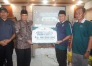 Bentuk Kepedulian Terhadap ASN Kankemenag Padang Terdampak Banjir Bandang, Kakanwil Kemenag Sumbar Salurkan Bantuan