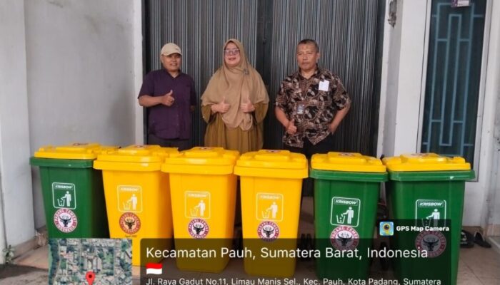 CSR PT. Semen Padang Serahkan Bantuan 6 Tong Sampah untuk SMKN 1 Baso