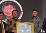 Irman Gusman Serahkan Special Award-Markplus Conference, Hashim Tegaskan Komitmen Lingkungan dan Singgung Bencana Sumatera