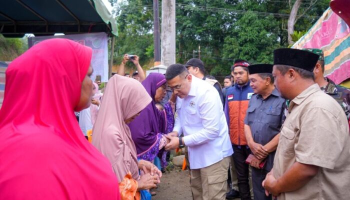Tinjau ke Lokasi Bencana Sumut, Wamen Ossy Serahkan Bantuan dan Dengarkan Cerita Warga Terdampak
