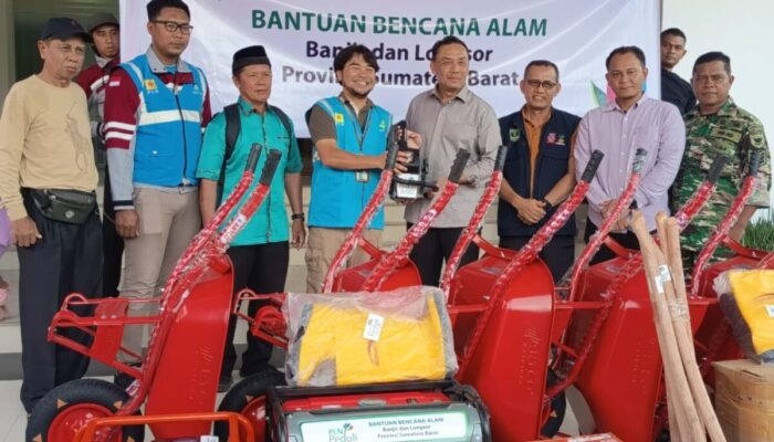 PT PLN UIP3B Padang Bantu Peralatan Penanganan Bencana untuk Lima Nagari di Agam