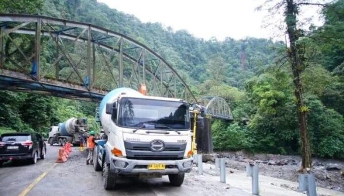 Kabar Gembira… Mulai Besok, Ruas Jalan yang Putus di Lembah Anai Sudah Bisa Dilewati Roda 4