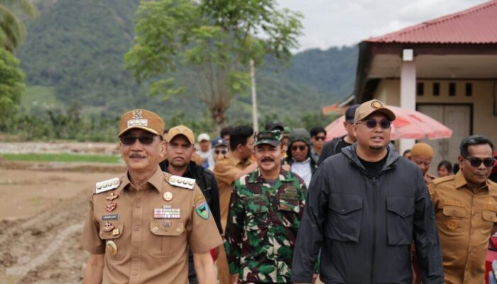 Andre Rosiade Salurkan 5.000 Paket Sembako untuk Korban Bencana di Pesisir Selatan